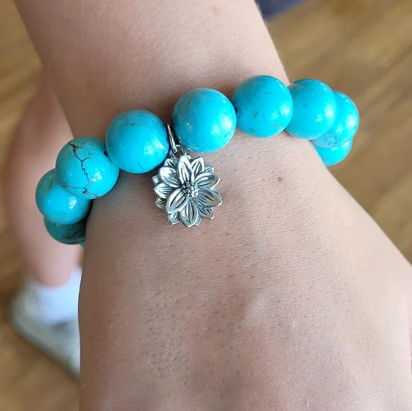 Blue Howlite 14mm Bead Stretch Bracelet With Silver Flower Dangle Charm - Picture 3 of 7